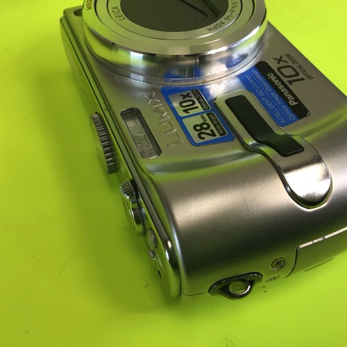 Panasonic Lumix DMC-TZ3 Digital Camera 7.2MP Silver - Picture 4 of 8