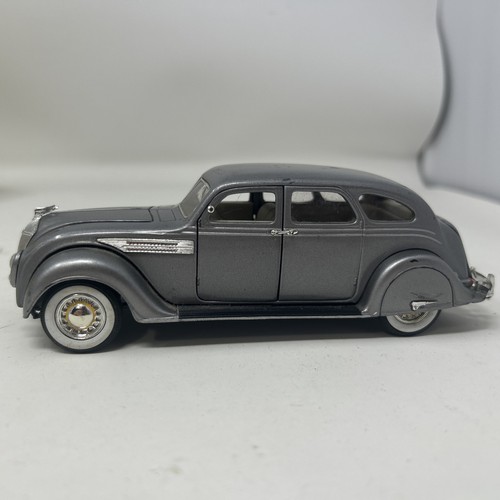 Signature 1936 Chrysler Airflow Die Cast Car - Picture 7 of 11