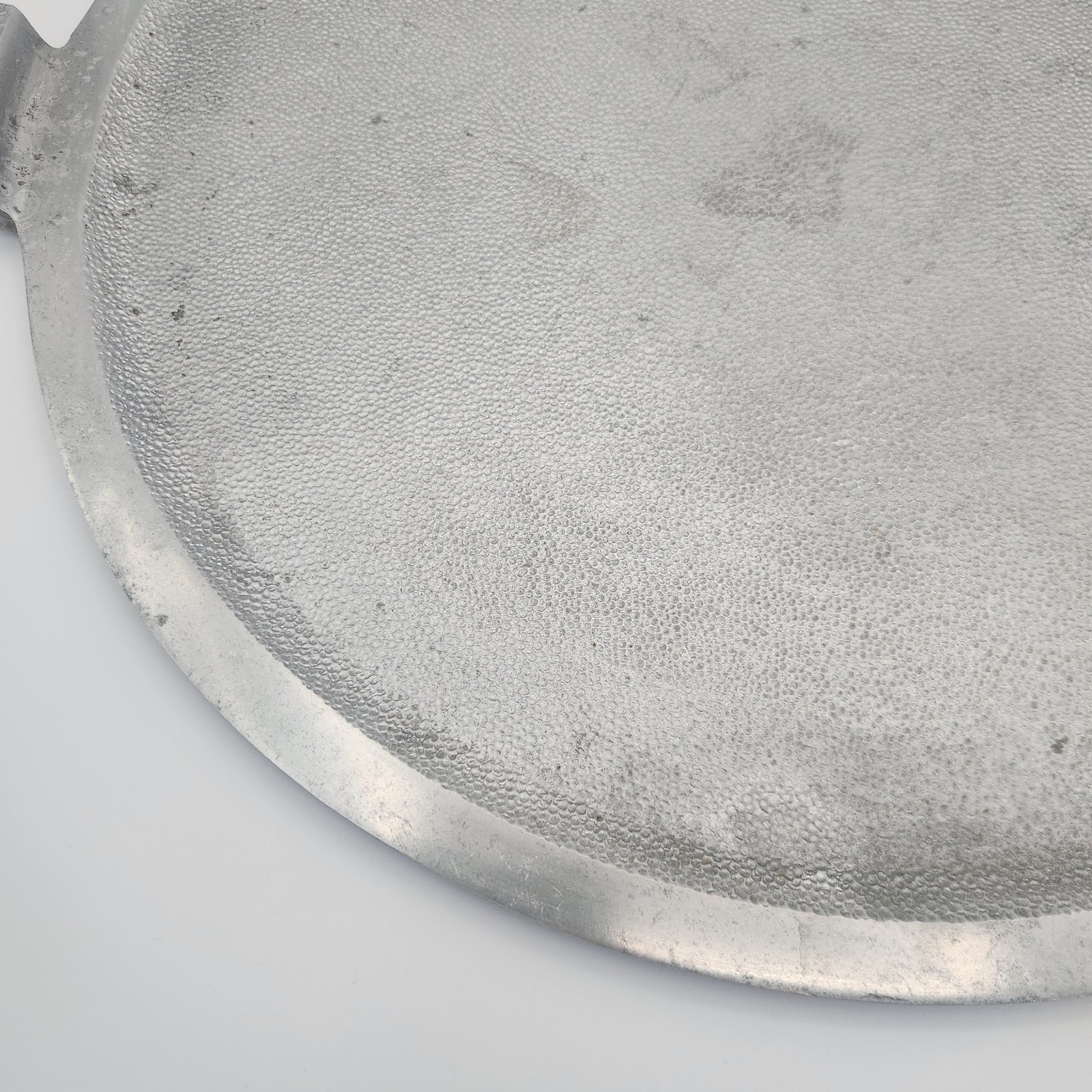 Vtg Guardian Service Ware Cast Hammered Aluminum Griddle Platter Pizza Tray 15.5