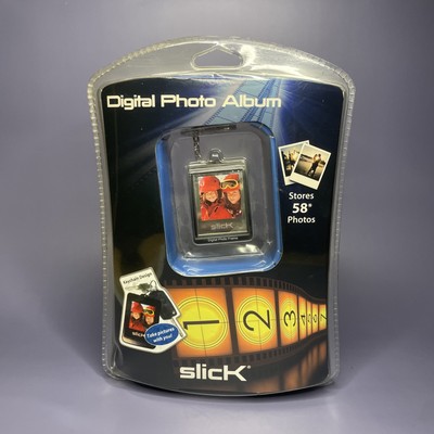 Coby DP-161 1.5'' Digital Picture Keychain