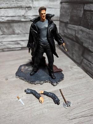 Moore Buffy the Vampire Slayer Angel Leather Coat Action Figure Street Diorama
