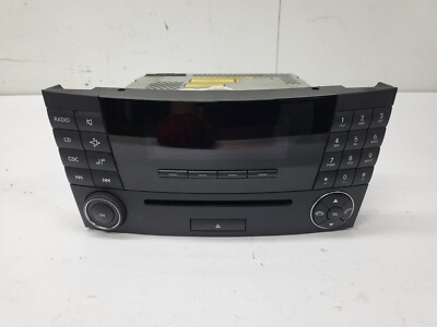 Mercedes W211 - Autoradio Radio CD Player 2118209889 code fehlt (05)