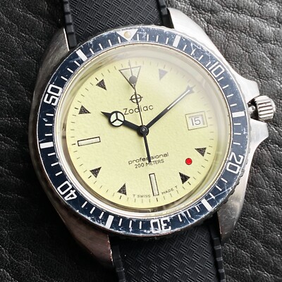 FULL LUME ZODIAC VINTAGE RED POINT RED DOT 106.21.07 ETA QUARTZ DIVER SWISS