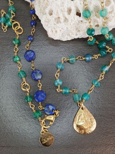 Collana a goccia Stella & Dot La Folie Lapislazzuli / perle di pietra tono oro B - Foto 3 di 6