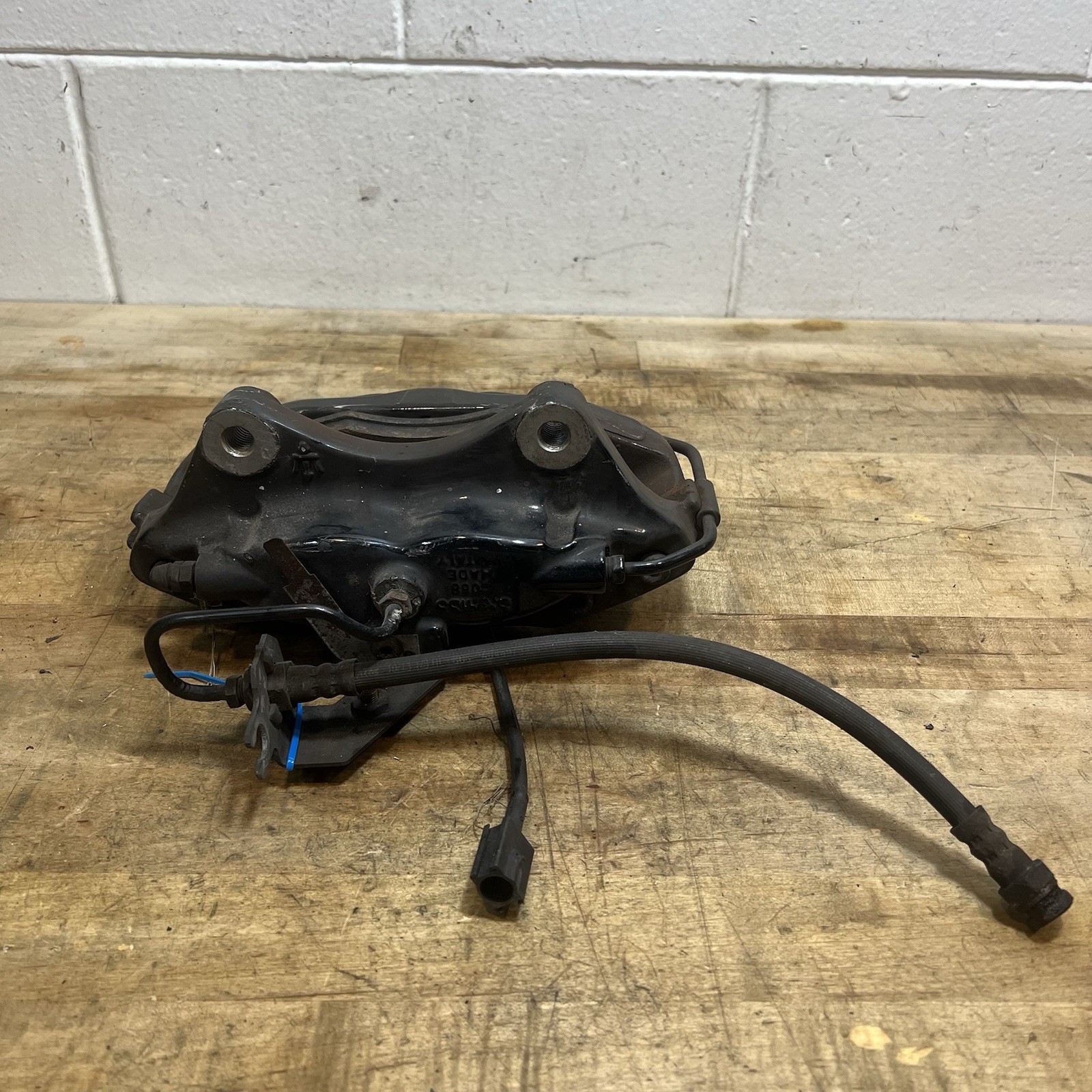 2014-2020 Maserati Ghibli Rear Left Brake Caliper Brembo W/ Pads OEM