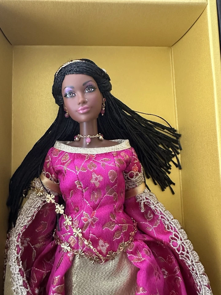 Exclusive Barbie MFDS2025 The Lady Of Camelot - Imagen 4 de 4