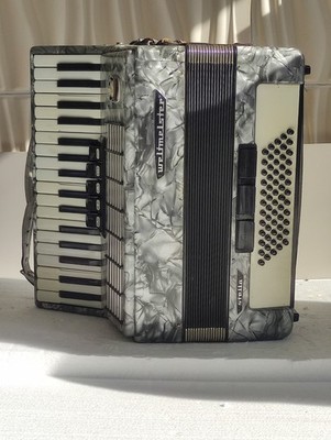 Piano accordion akkordeon WELTMEISTER STELLA 60  bass