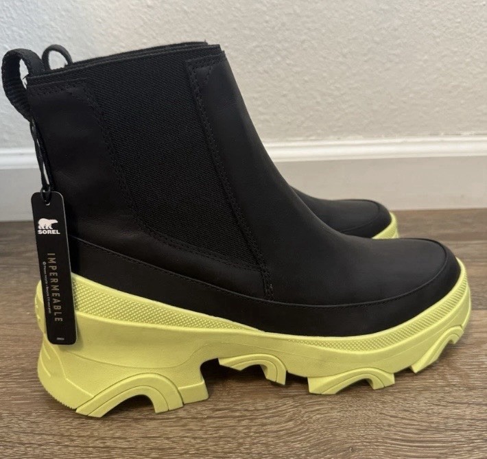 Sorel Chelsea Ankle Boots Black w/ Yellow Lug Sole  display picture 2