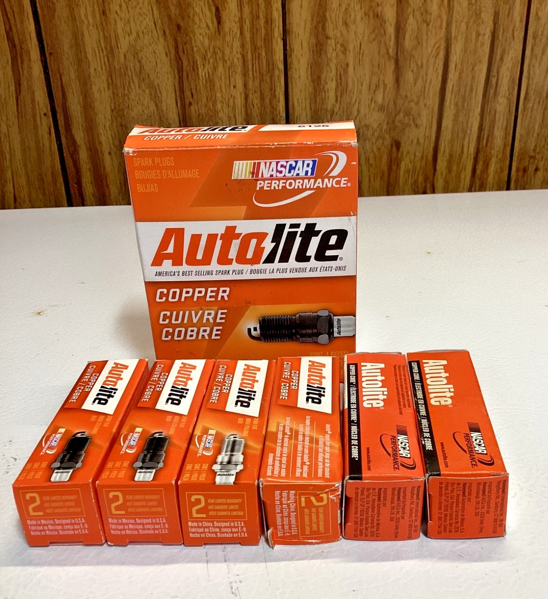 NEW Spark Plug Box of 6 Standard Copper Core Autolite Auto Lite 5125