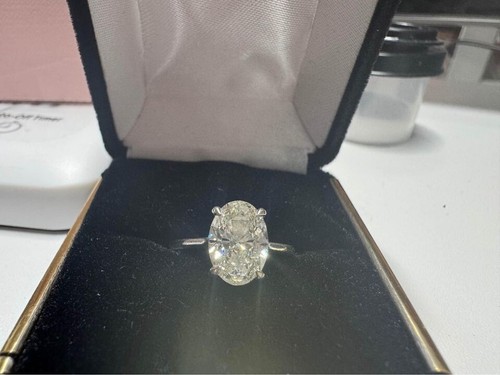 2 ct Lab Grown Oval Diamond Ring