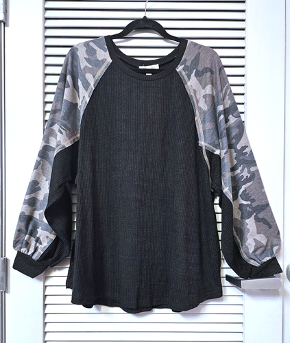 black/ camo cntr bubble slev top 1XL w/ anthropologie earrings