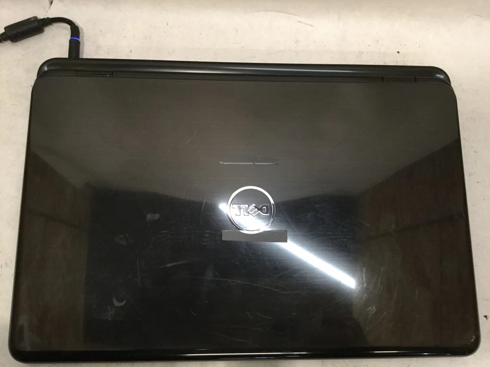 Dell Inspiron N7110 15.6” / Intel Core i5 / (CRACKED/MISSING PARTS!) -MR - Image 3 of 4