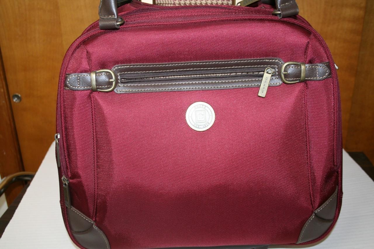 Pull-out Handle Padded Laptop Compartment