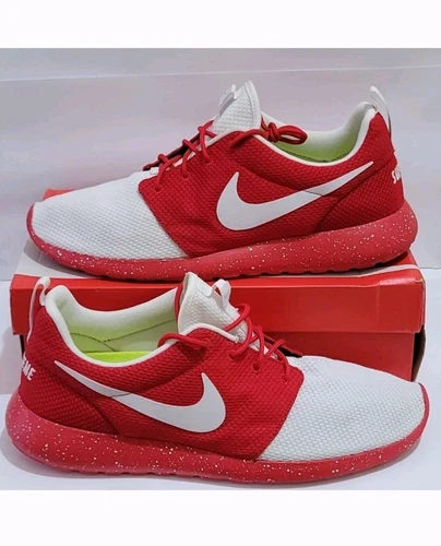 Chaussures de course homme Nike Roshe taille 13 custom supreme