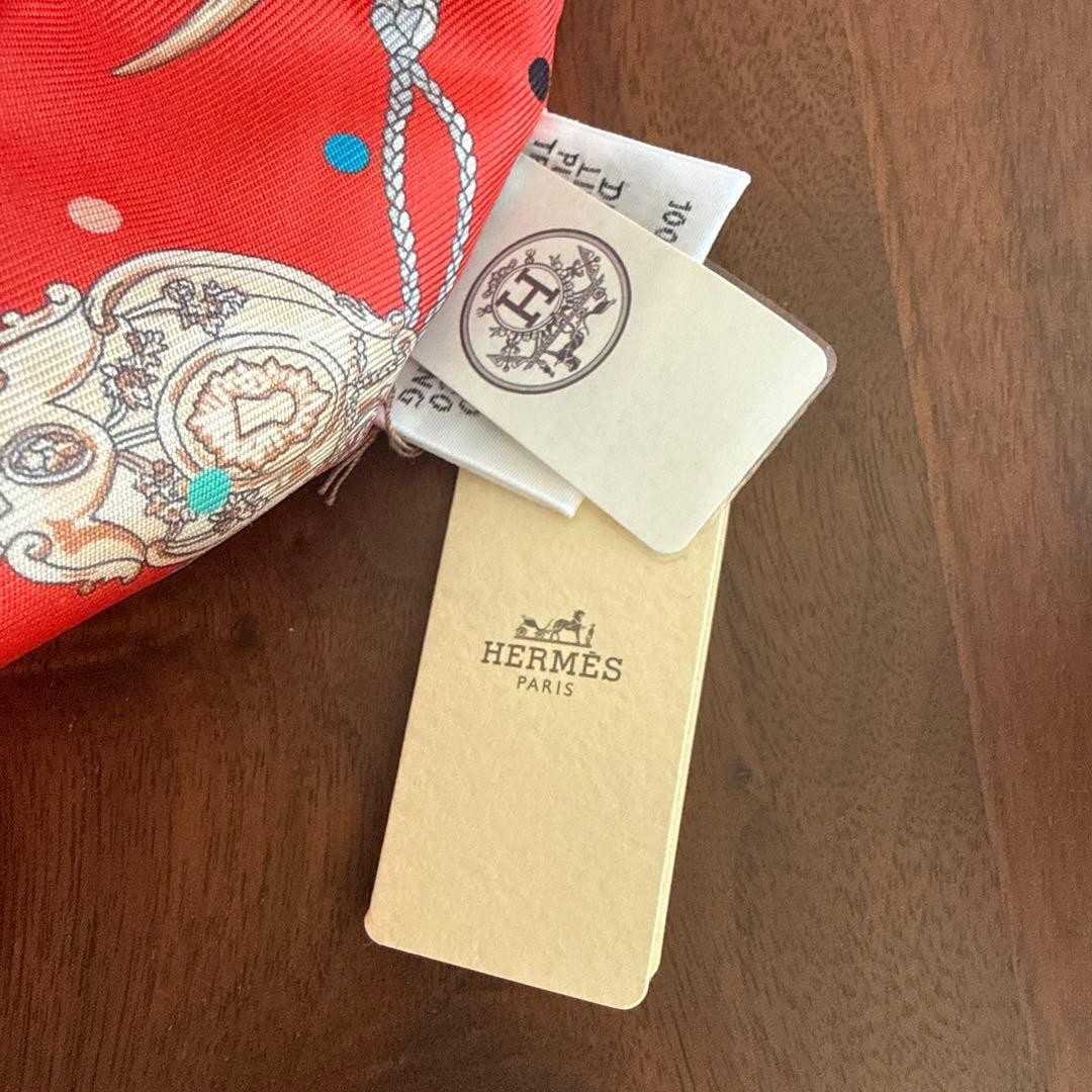 New unused Rare Hermes Twilly Le Clair de Poir Grenadine Red Key Pattern image 3