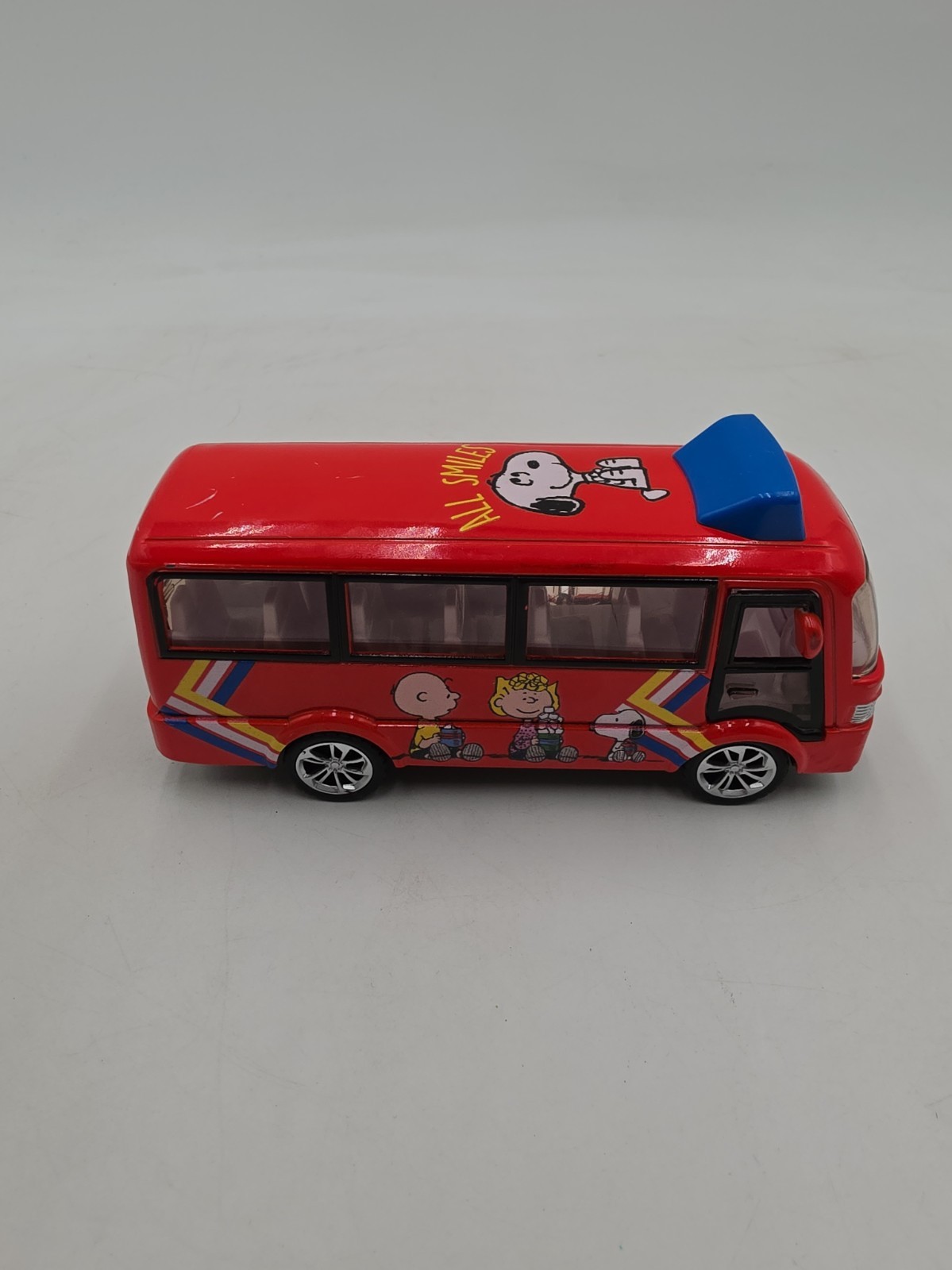 Peanuts Snoopy Red Diecast Tour Bus 5.5