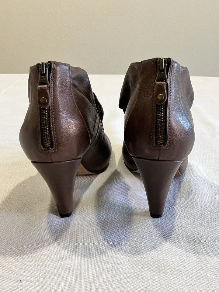 Sapatos de couro com salto Indigo by Clarks couro marrom Mary Jane tamanho 7,5 arco - Imagem 3 de 4