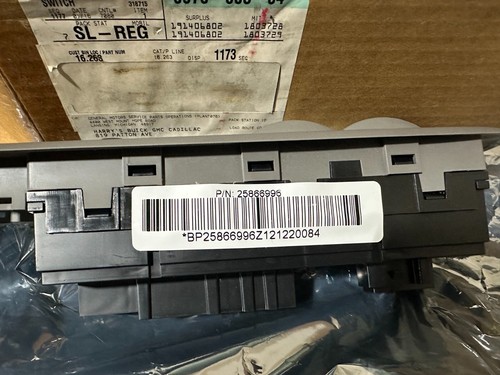 ONE GENUINE GM DOOR LOCK AND WINDOW SWITCH 25866998 - Picture 5 of 9