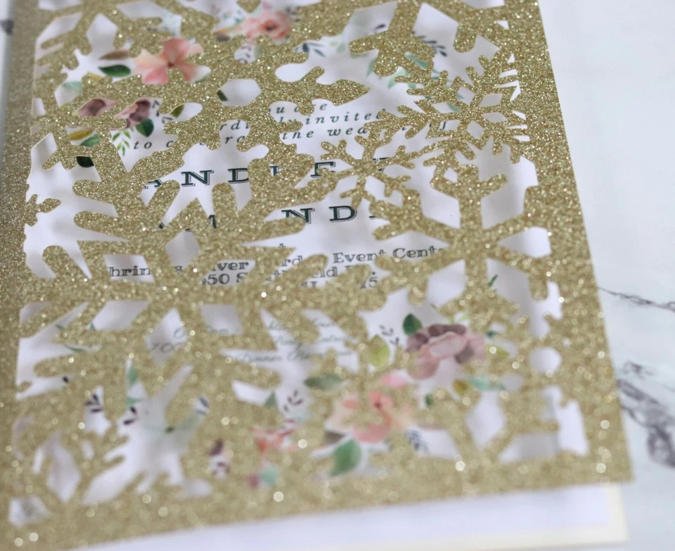 Tarjeta de invitación de boda de copo de nieve con corte láser brillante tarjetas de felicitación de Navidad Foto 3 de 4