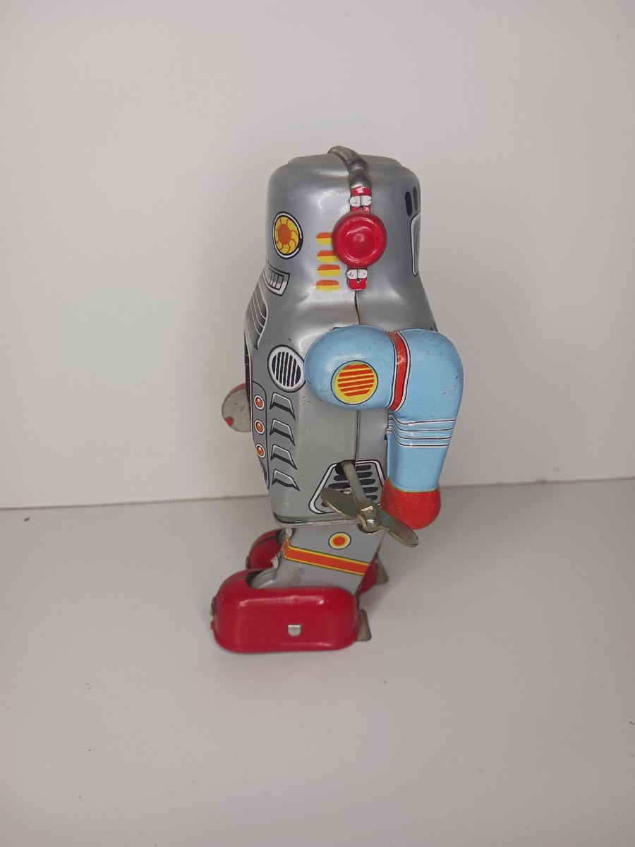 VINTAGE TIN WINDUP SPARKY ROBOT, WITH SPARKING CHEST | eBay VINTAGE TIN WINDUP SPARKY ROBOT, WITH SPARKING CHEST | eBay