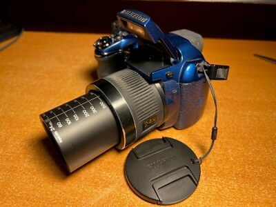 Fuji Finepix S3200 14MP Digital Camera - Blue + SD Card + Box (978