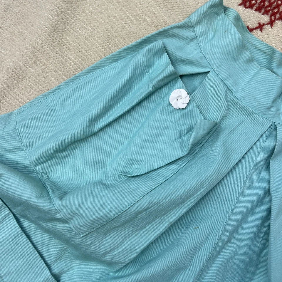 Vintage 1930s Blue Cotton Shorts Hip Pockets Flower Buttons Sportswear Separates - Image 4 of 4