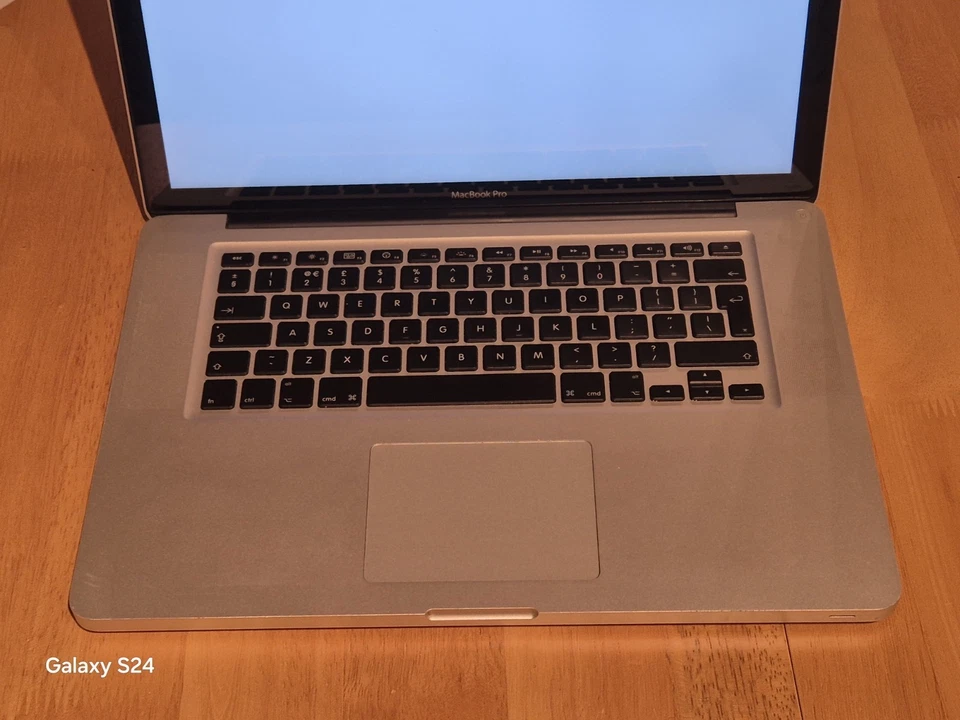 Apple MacBook Pro 15" A1286 2008 Core 2 Duo 2.4GHz 4GB Ram 50GB Hdd-Monain Lion - Image 4 of 4