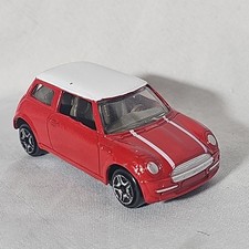 Motormax 6057 2001 Mini Cooper Red White Roof 5SP Wheels Vintage Diecast 1/64