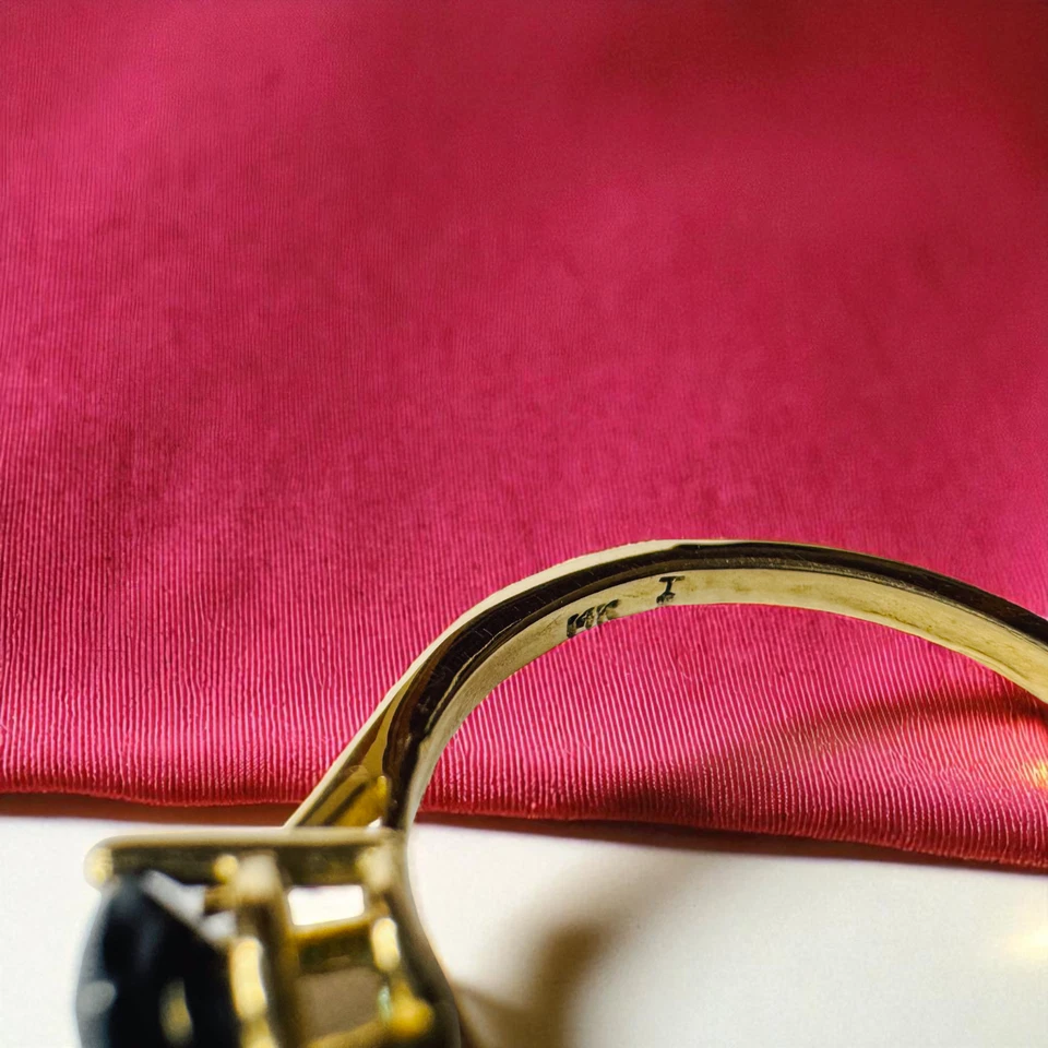 Natural Blue Sapphire Ring in 14K Gold- 1 Carat T.W. -VINTAGE Solitaire Size 6.5 - Image 4 of 4