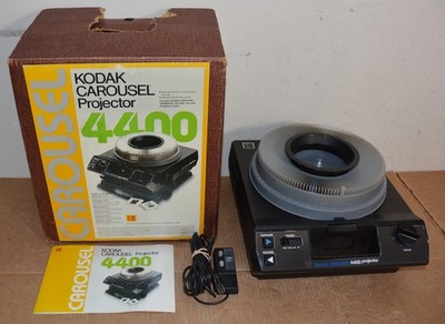 Kodak 4400  Carousel Slide Projector w/ Box, Tray & Remote