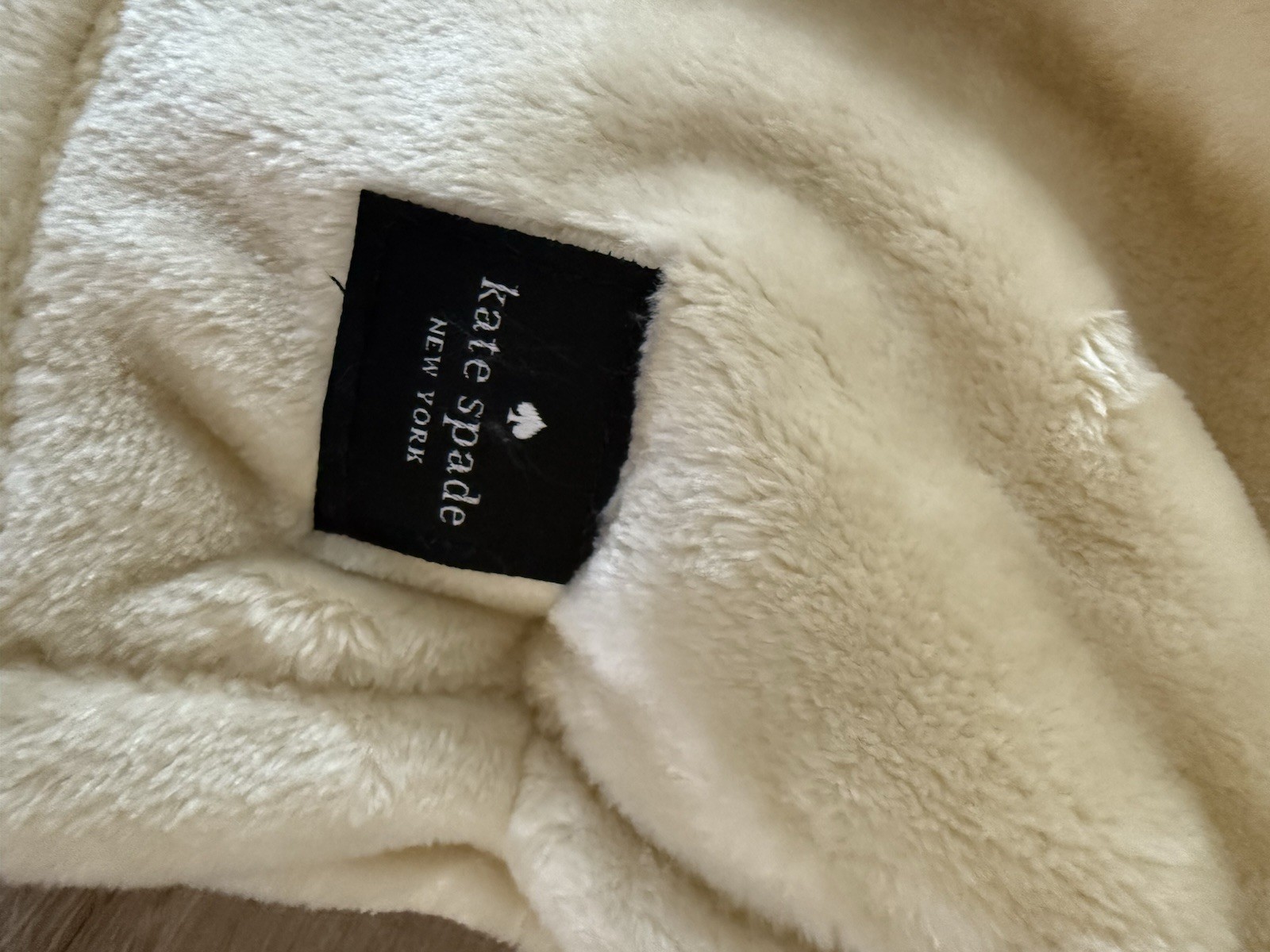 Kate Spade Plush Fleece Throw in Beige Color - 60” X 70” Brand New thumbnail 4