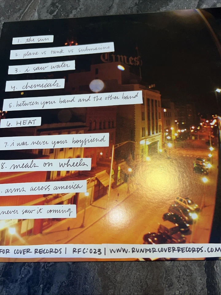 Одноименная виниловая пластинка Tigers Jaw 6th Press белая с золотым звездообразованием 12 дюймов - Изображение 2 из 4