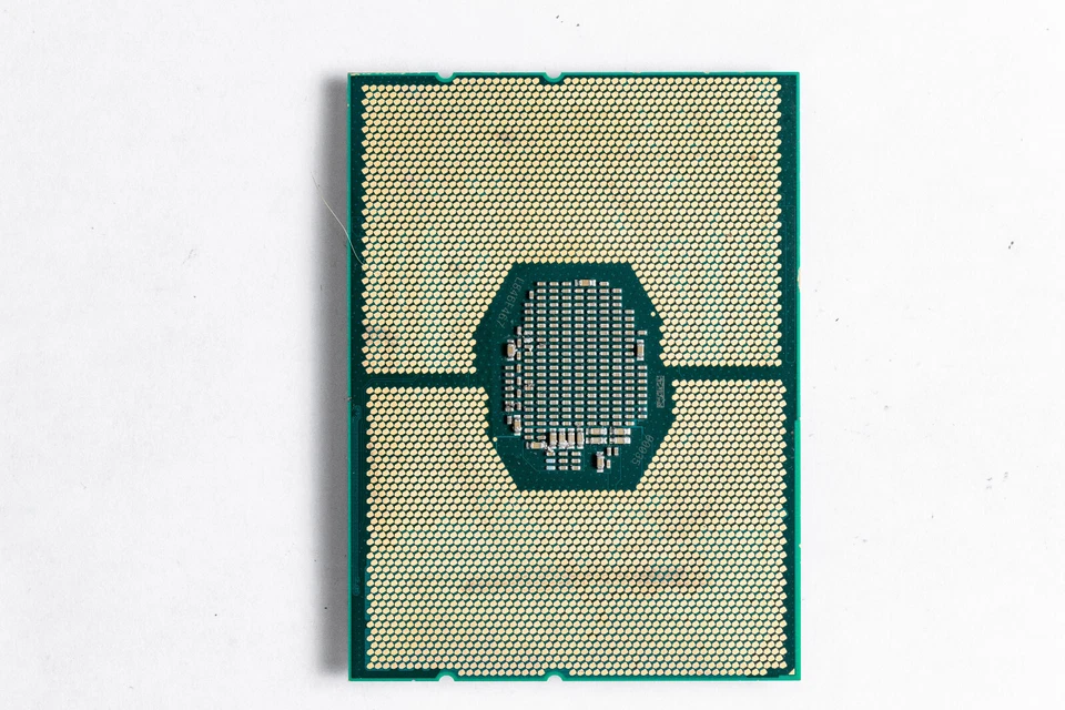 Procesador Intel ES Engineering QRAL Xeon Gold 6252 LGA3647 24 núcleos Cascade Lake Foto 2 de 3