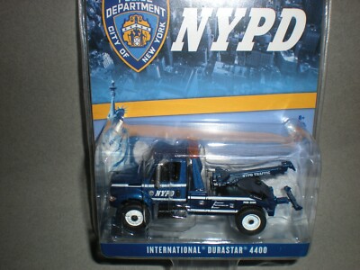 1/64th GreenLight NYPD International DuraStar 4400 Tow Truck Blue