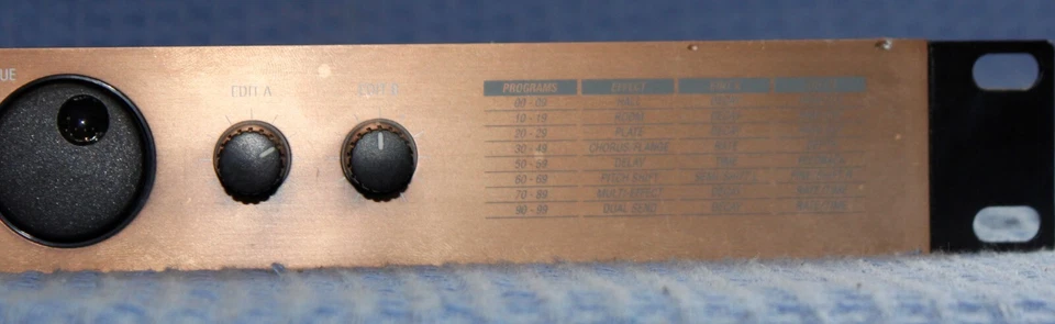 Alesis Microverb 4 Multi Effects FX Preset/programmable 18-Bit signal processor - Image 4 of 4