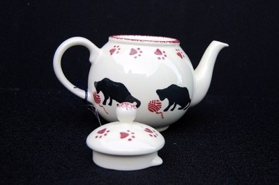 Price Kensington Potteries Teapot Red Yarn and  Black Cats England