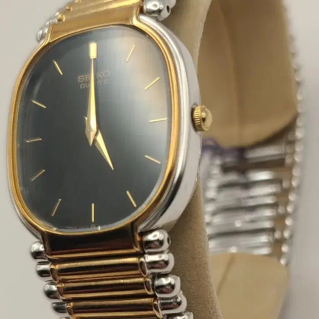 Seiko 1987 Vintage 5P30 Rollover Bracelet Watch - NOS