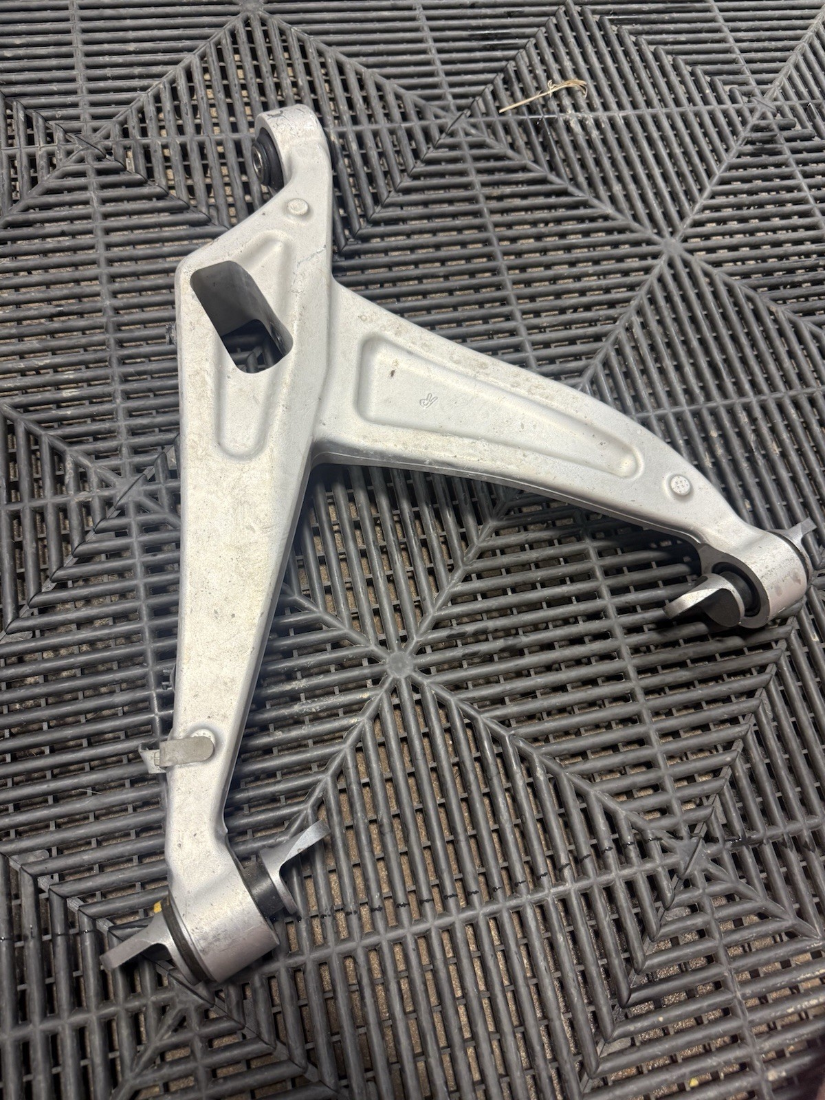2016-2021 Mclaren 570s RWD 3.8L Rear Right Lower Control Arm 11B1797CP oem