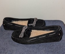 UGG Women's Meena Moccasin Black Suede 1003739 Size 8 Sheepskin Lined Slippers