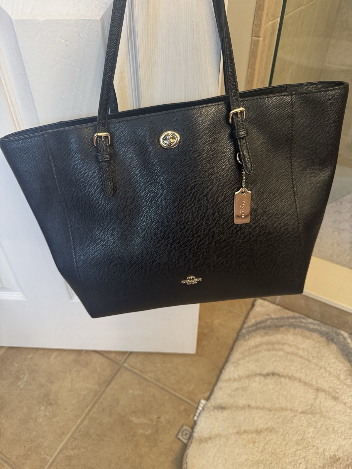 Coach Turnlock Black Cross Grain Leather Tote Gold hardware Laptop bag EUC 37142 image 3
