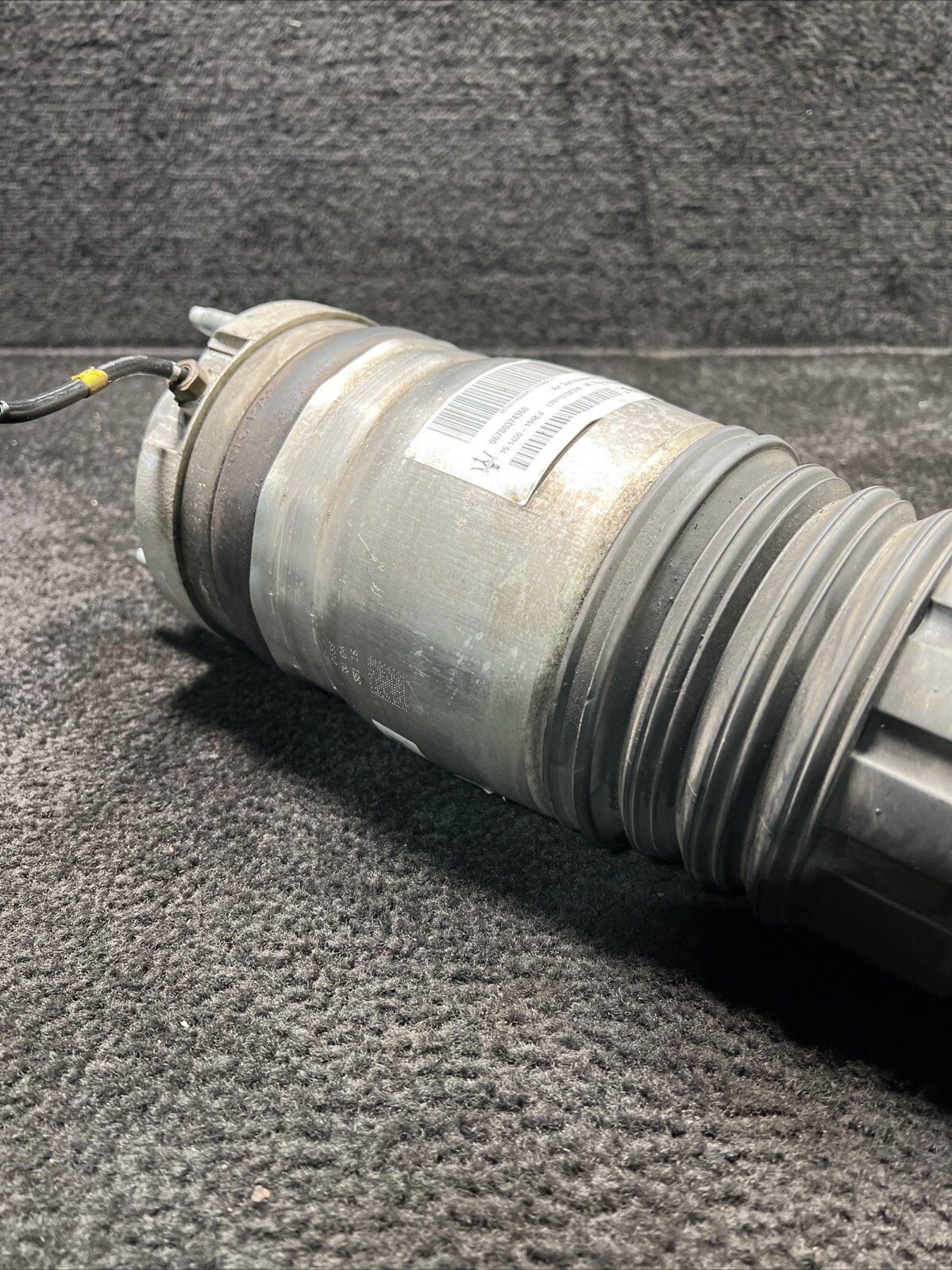 2017 Maserati Levante Front Right Air Shock Strut Absorber OEM 06700374380