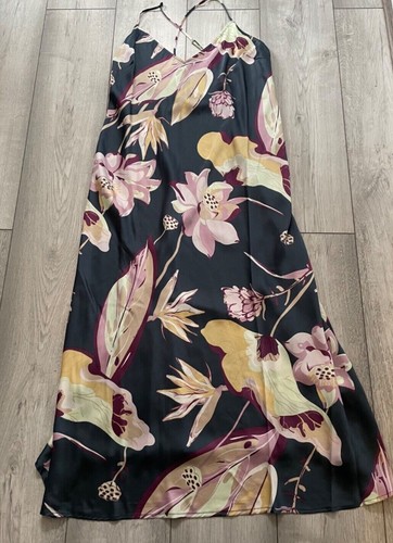 FLORAL PRINT SATIN STYLE PJ/DRESSING GOWN/NIGHTIE.BRAND NEW..SIZES 14-16 & 18-20 - Picture 5 of 5