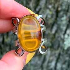 VINTAGE STERLING SILVER HONEY YELLOW BALTIC OVAL AMBER MODERNIST WIDE BAND RING