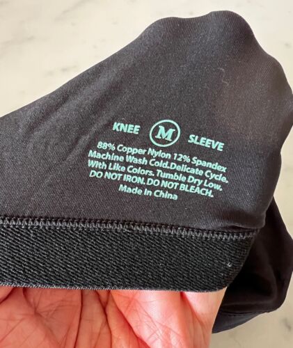Copper Compression Knee Sleeve – Unisex – MEDIUM - Picture 2 of 4