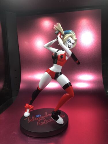 Harley Quinn Show Statue Sold Out Exclusive - Picture 3 of 11