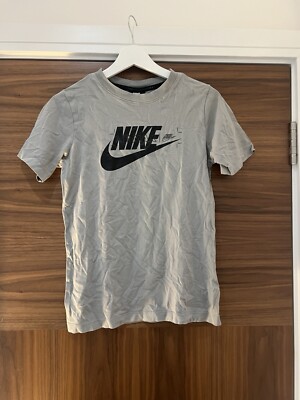 grey nike t shirt junior