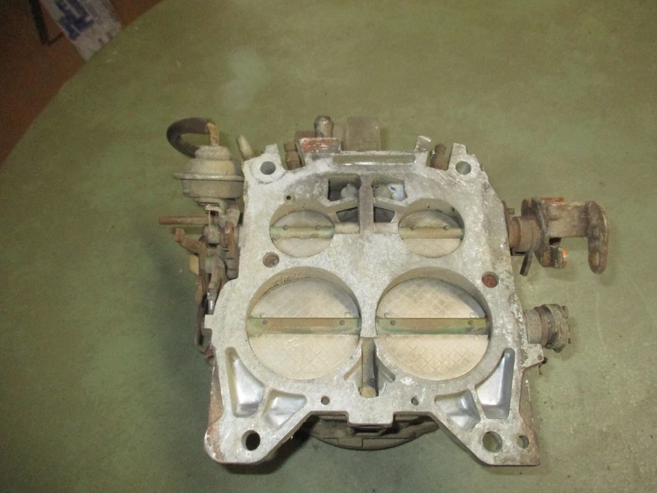 Carburador de 4 barriles Rochester Quadrajet 7043202 1973 Chevrolet Camaro Corvette Foto 4 de 4