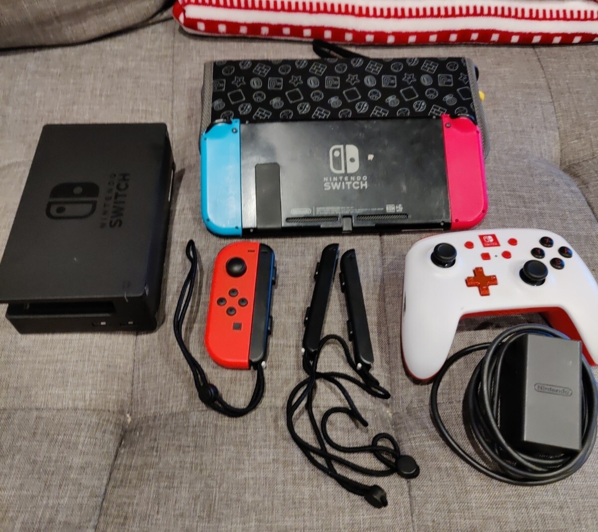 Nintendo Switch ジョイコン　256GB大容量SD・おまけ付 Nintendo Switch, Joy-Cons x 3, Wireless Controller, 256GB SD Card