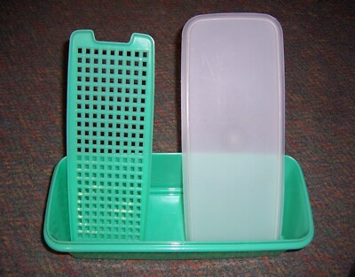 VINTAGE TUPPERWARE Green Celery Keeper w/Insert and Lid - No. 782-2