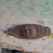 Vecchia antica parte porta stufa a legna in ghisa